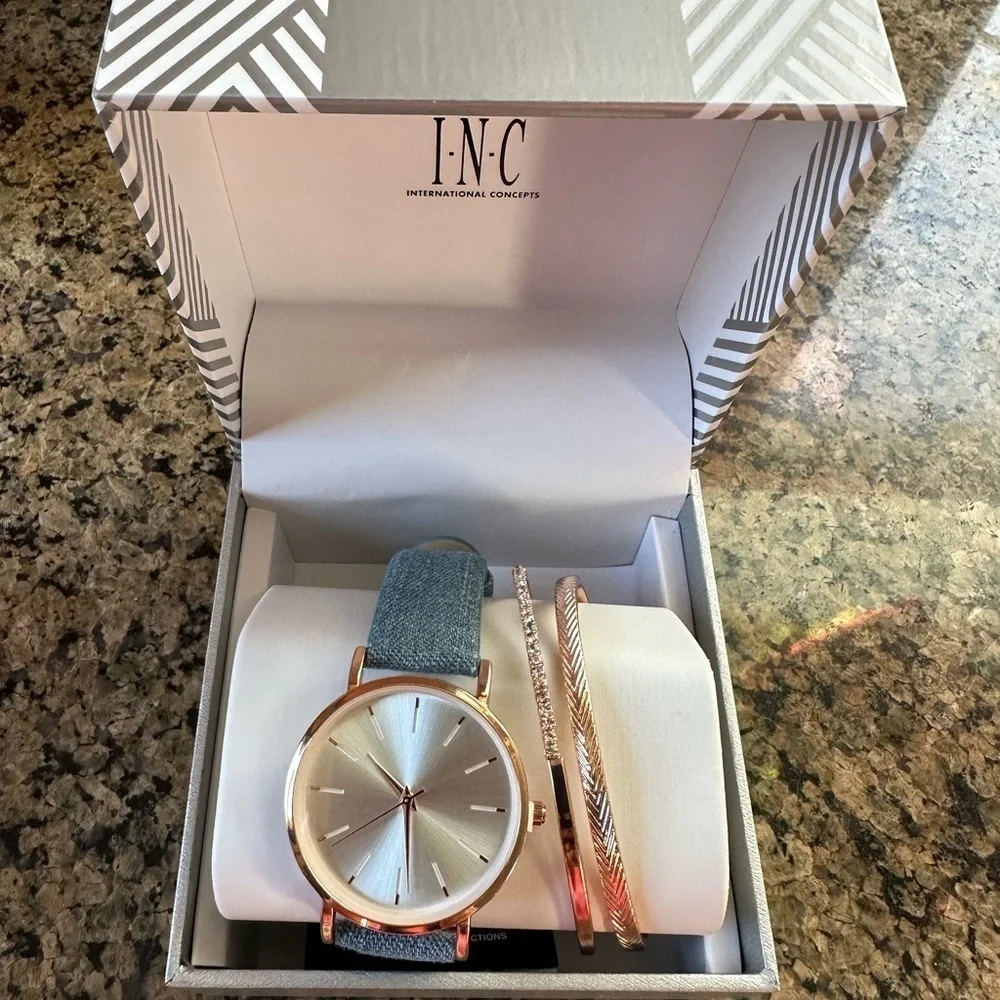 New in box Women's Gold-Tone Denim Strap Watch Set 36.8mm